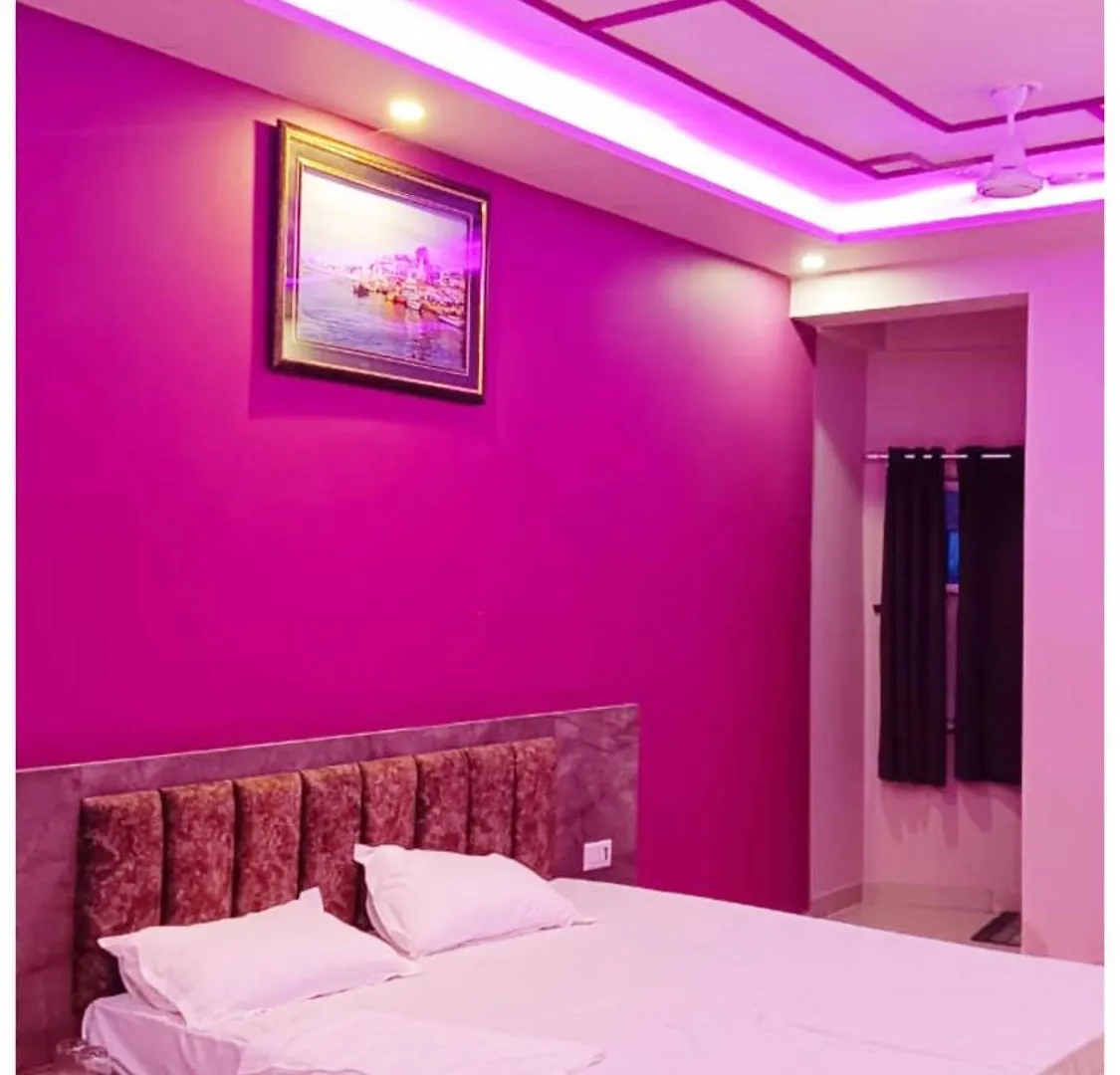 Hotel Kashi Inn Rajghat Near Kashi Vishwanath Temple & Ganga Ghat--Fully Air Conditioning Room-Freewi-Fi-Parking-Lift -Room Service- Best Hotel In Varanasi
