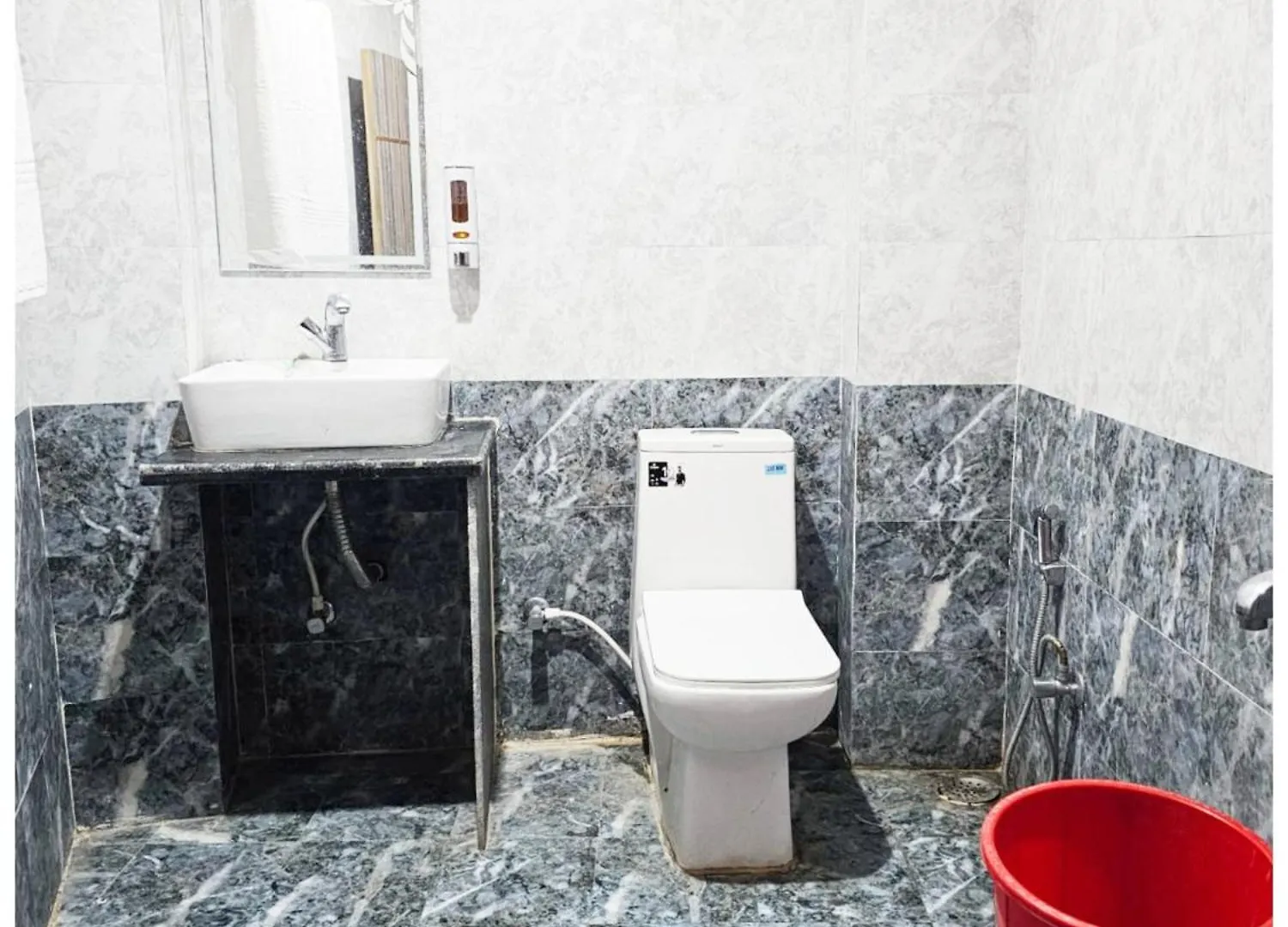 Homestay Hotel Kashi Inn Rajghat Near Kashi Vishwanath Temple & Ganga Ghat--Fully Air Conditioning Room-Freewi-Fi-Parking-Lift -Room Service- Best Hotel In Varanasi India