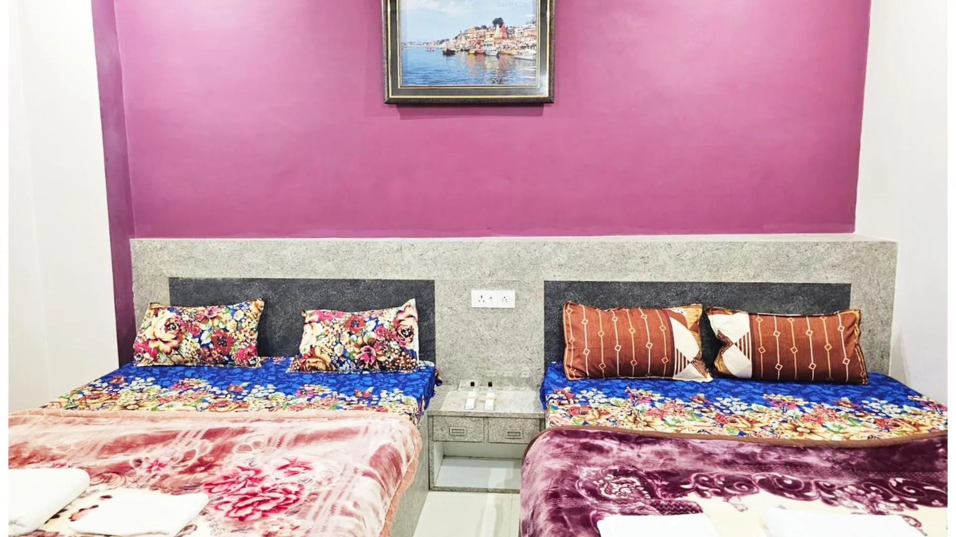 Hotel Kashi Inn Rajghat Near Kashi Vishwanath Temple & Ganga Ghat--Fully Air Conditioning Room-Freewi-Fi-Parking-Lift -Room Service- Best Hotel In Varanasi